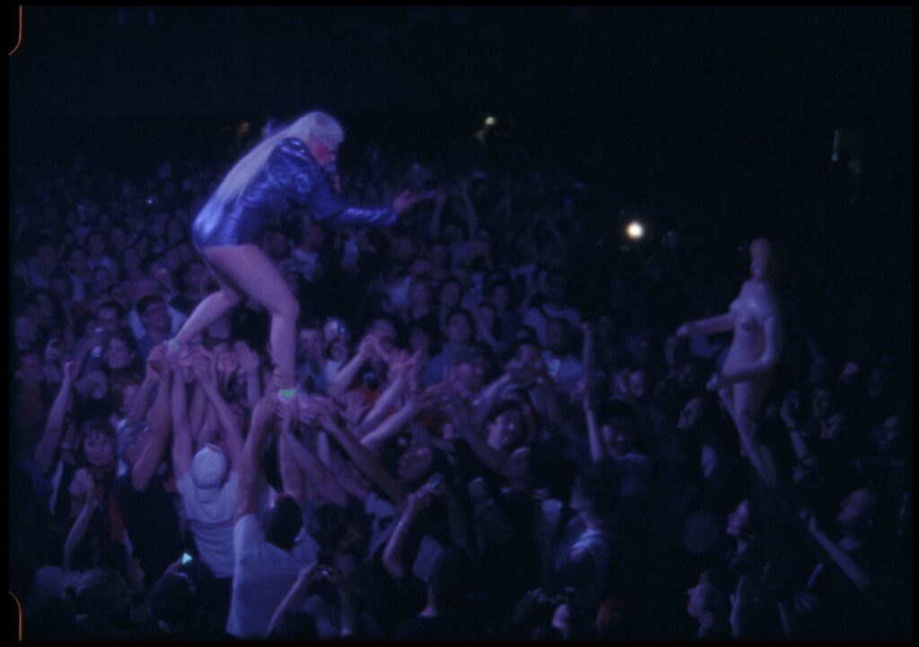 Peaches Goes Bananas