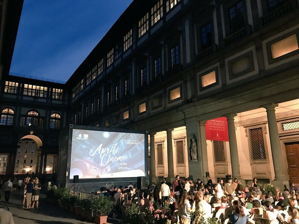 #Apriticinema: seimila persone per il cinema al Piazzale degli Uffizi